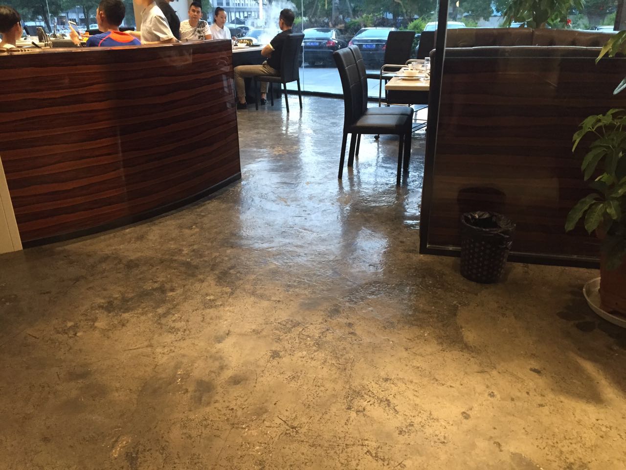 滄晟復古地坪漆帶來不一樣的自助餐廳體驗