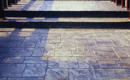 壓花地坪使用在哪些地方？壓花地坪有什么特點？