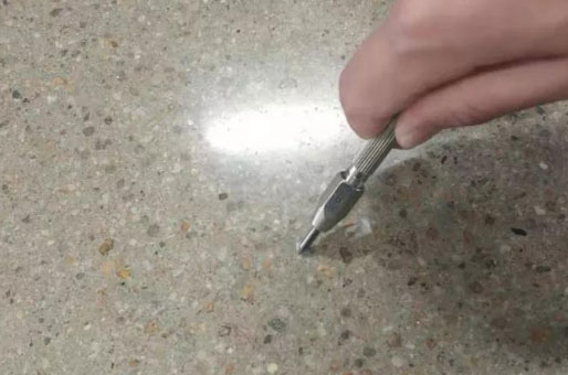 混凝土地坪表面的油污要怎樣處理？