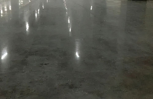廈門(mén)固化劑地坪比普通地坪更防滑更安全嗎？